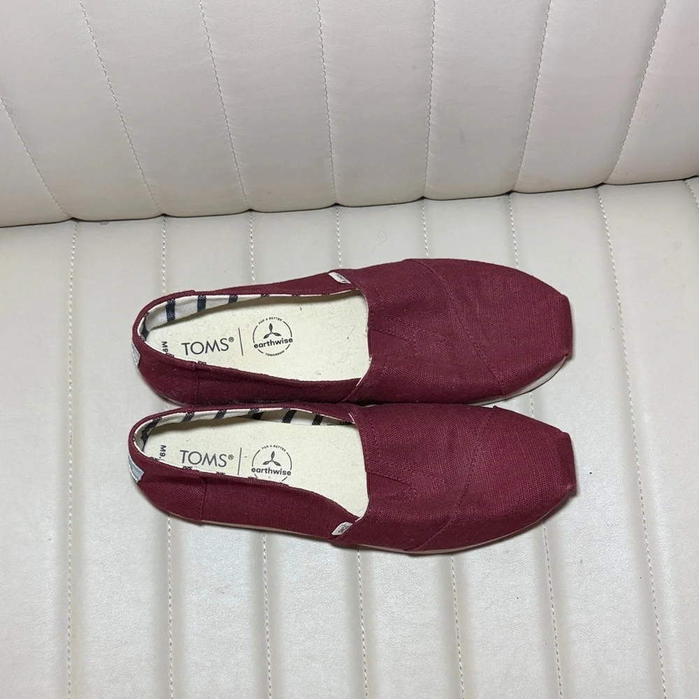 TOMS Burgundy Canvas Slip-On Shoes Men’s 9.5 (Women’s 11) Casual Comfort Flats